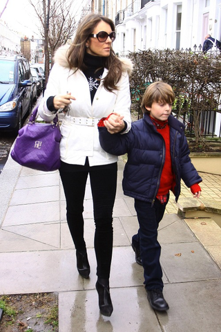 Illustration for article titled London's Epic Winter Makes For Interesting Celebrity Street Style